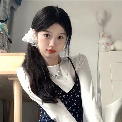 男爵的同桌小女生